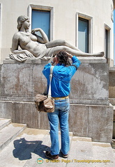 A beautiful nude in the forecourt of the Palais de Tokyo